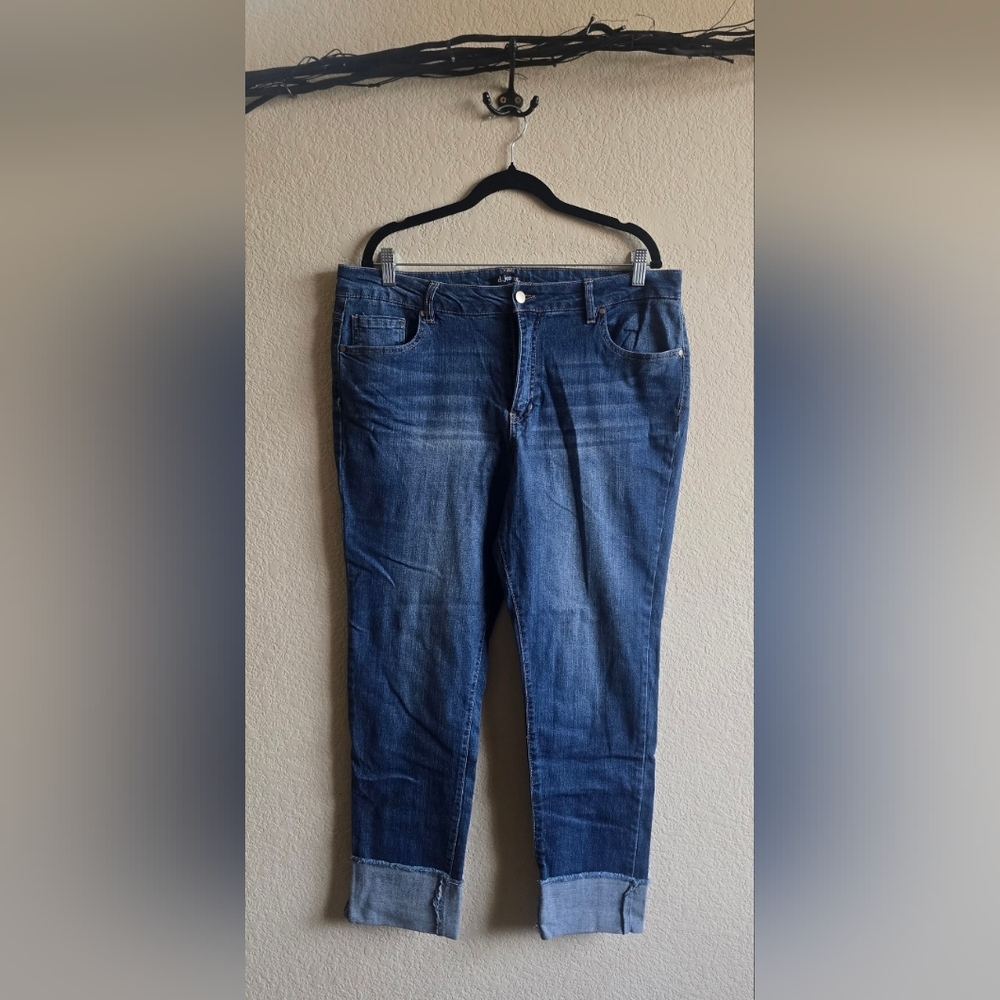 ✨️ 2/$10 ✨️ d. jeans Women's Dark Washed Cuffed/Cropped Jeans